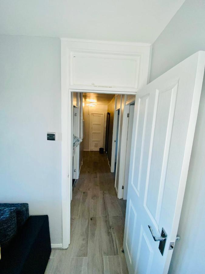 Bright, Spacious, Modern Interior Decor 2 Bedrooms Apartment With Amazing Views Londra Esterno foto
