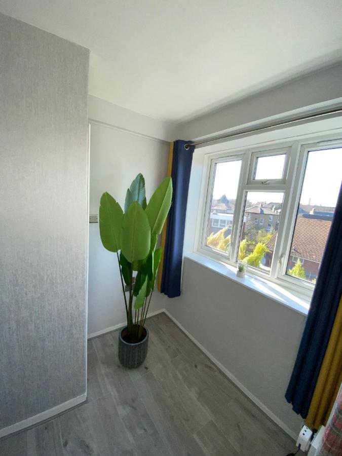Bright, Spacious, Modern Interior Decor 2 Bedrooms Apartment With Amazing Views Londra Esterno foto