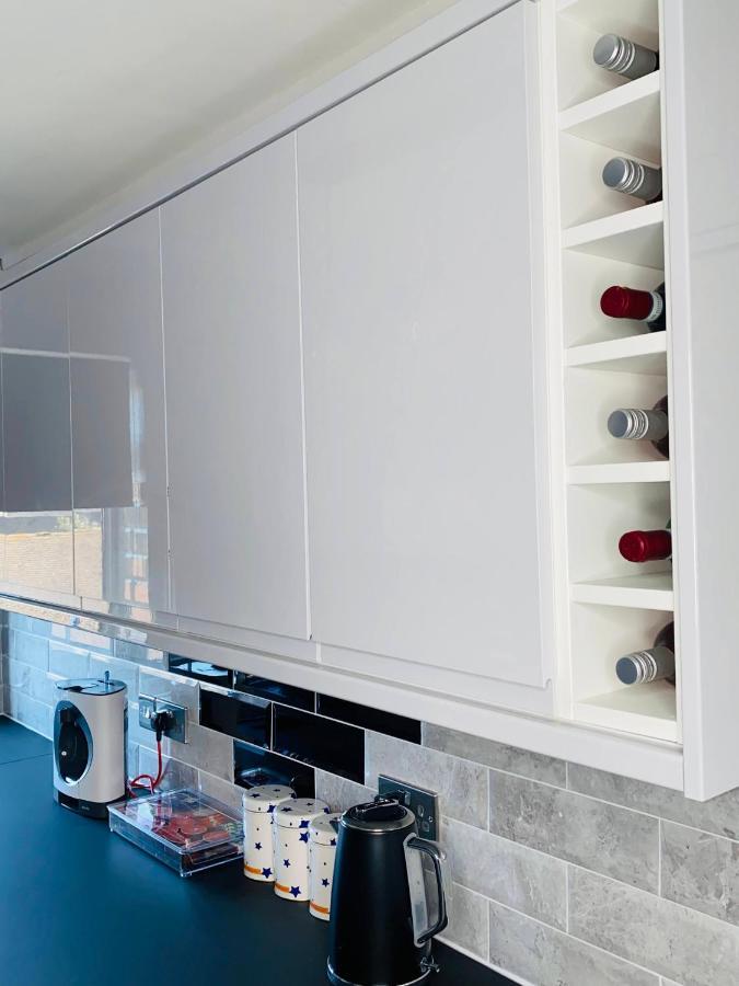 Bright, Spacious, Modern Interior Decor 2 Bedrooms Apartment With Amazing Views Londra Esterno foto