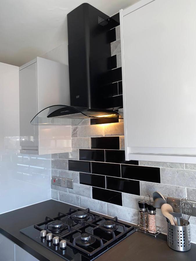 Bright, Spacious, Modern Interior Decor 2 Bedrooms Apartment With Amazing Views Londra Esterno foto