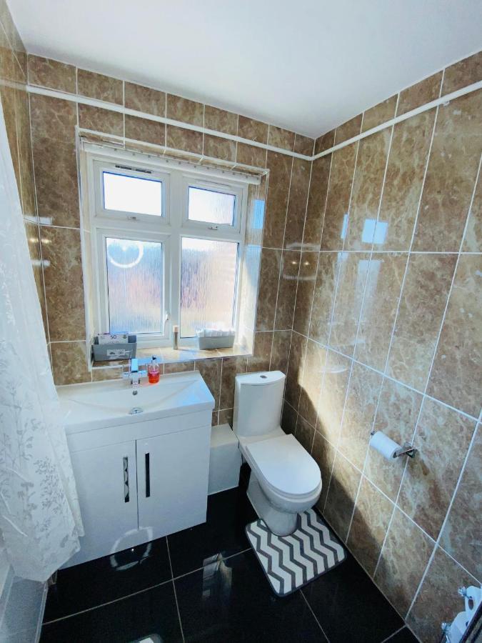 Bright, Spacious, Modern Interior Decor 2 Bedrooms Apartment With Amazing Views Londra Esterno foto