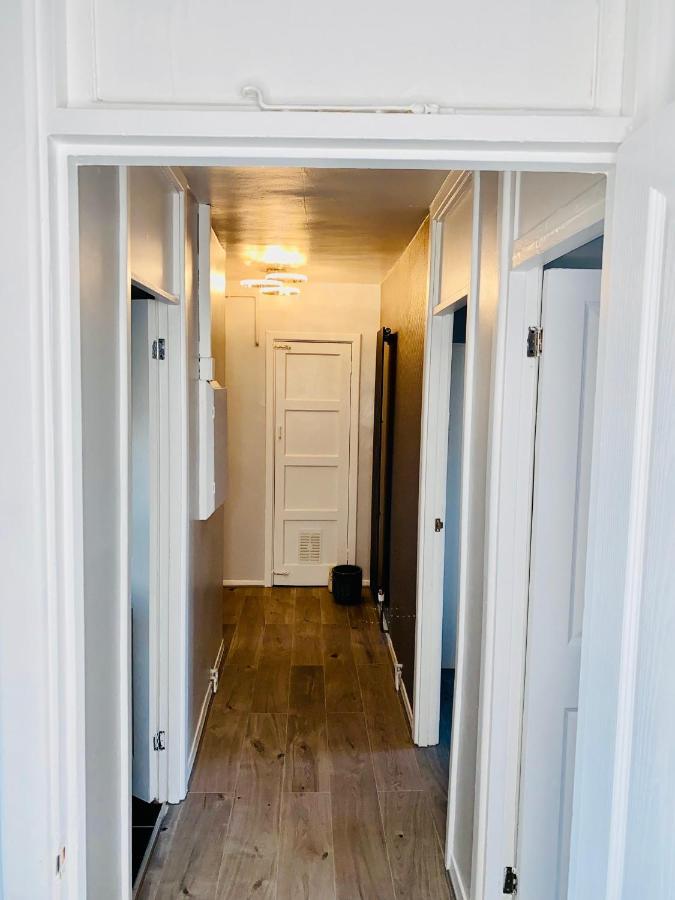 Bright, Spacious, Modern Interior Decor 2 Bedrooms Apartment With Amazing Views Londra Esterno foto