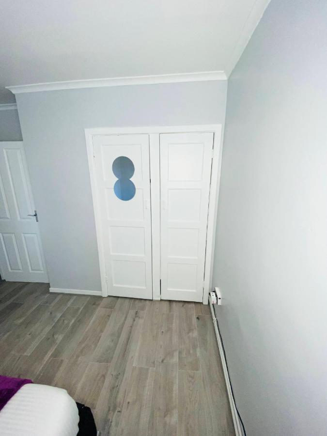 Bright, Spacious, Modern Interior Decor 2 Bedrooms Apartment With Amazing Views Londra Esterno foto