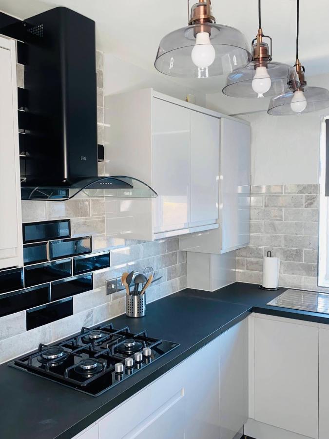 Bright, Spacious, Modern Interior Decor 2 Bedrooms Apartment With Amazing Views Londra Esterno foto