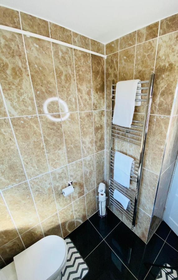 Bright, Spacious, Modern Interior Decor 2 Bedrooms Apartment With Amazing Views Londra Esterno foto