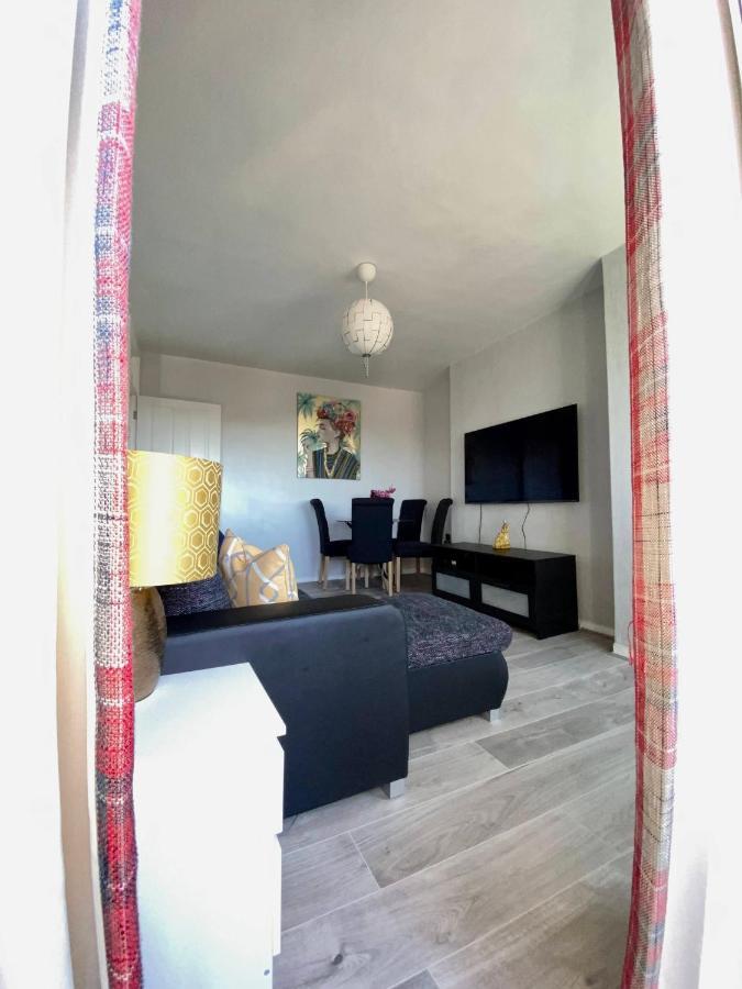 Bright, Spacious, Modern Interior Decor 2 Bedrooms Apartment With Amazing Views Londra Esterno foto
