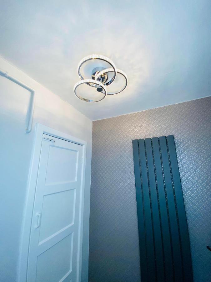 Bright, Spacious, Modern Interior Decor 2 Bedrooms Apartment With Amazing Views Londra Esterno foto